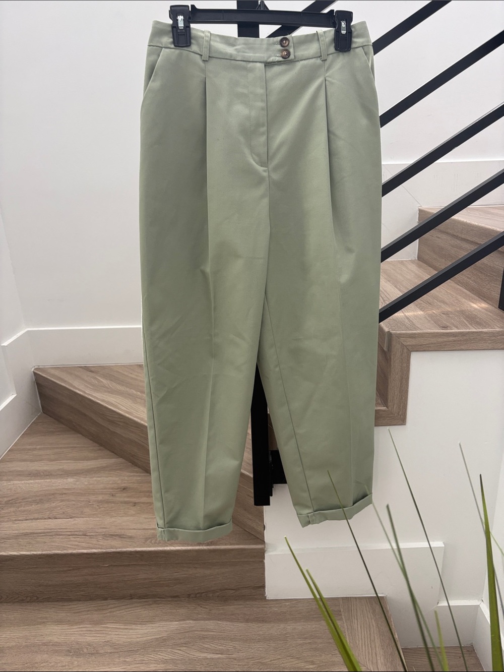Topshop Sage Green Pleated Tapered Pants. Side pockets. Flap pocket on rear.